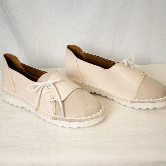 Mystery Shoes - Picture 2 of 9